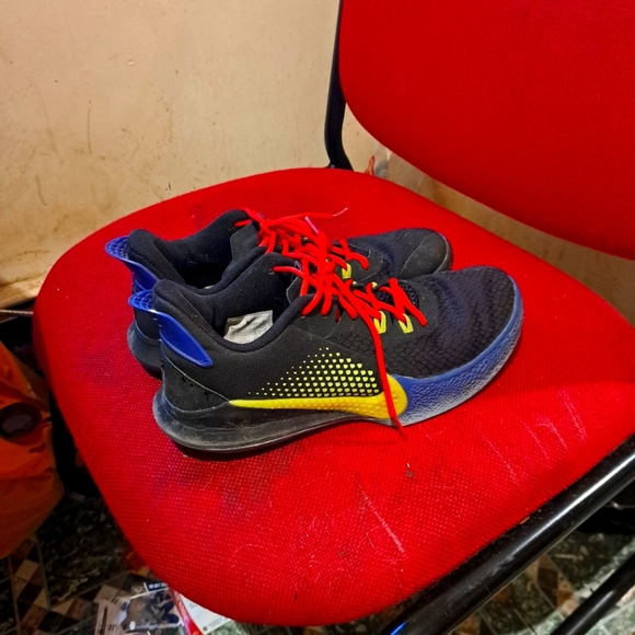 🆕 Nike Kobe Mamba Fury Lakers - Size: M 12/13 - Picture 1 of 1